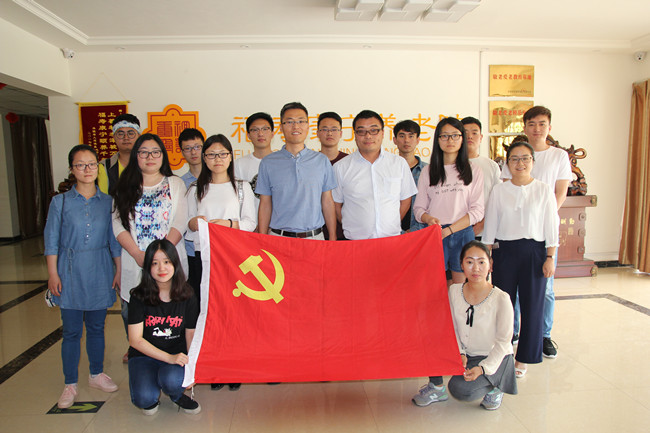 软学院学工队伍老师和学生志愿服务合影_副本.jpg