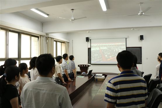 E:5-2016学年第二学期观看七一大会IMG_3244.JPG