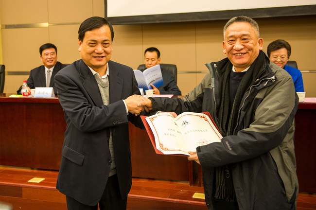 GJH_3595_副本 刘校长发聘书.jpg