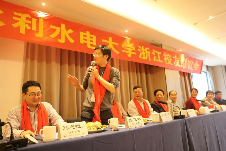 副理事长陈建林介绍第二届理事会换届大会准备情况.jpg
