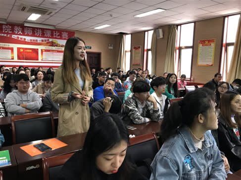 学生提问.jpg