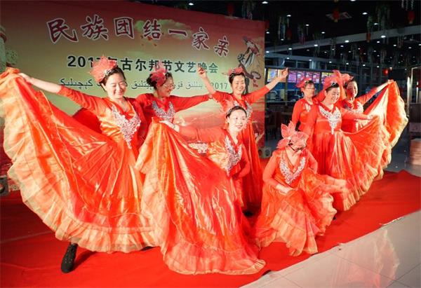 华水舞协共庆古尔邦节1.jpg