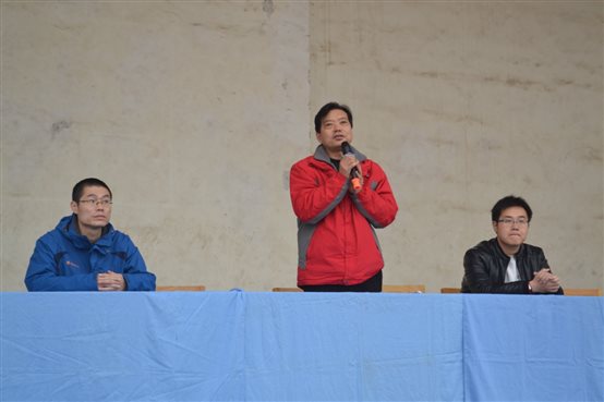 C:Documents and SettingsAdministrator桌面?.11.19 青春飞扬,魅力四射--信息工程学院成功举办首届冬季运动会领导1.jpg