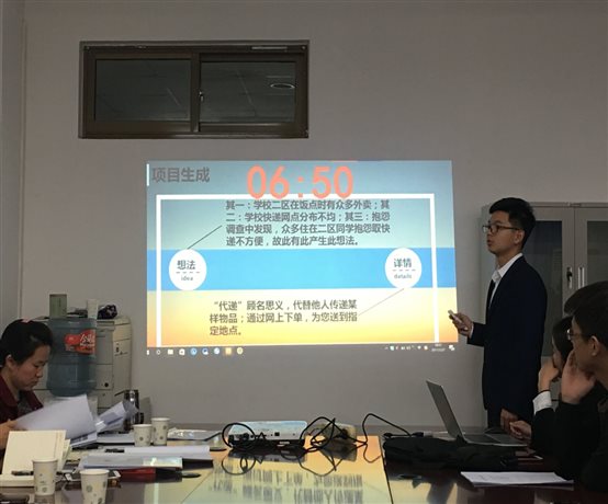 C:Documents and SettingsAdministrator桌面?7.03.27创业青春 成来--信息工程学院成功举办第一届“华彩杯”大学生创新创业大赛活动图片02.jpg