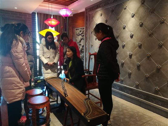 E:0工作后办公 汉语国际系学生实习中华才艺6中华才艺实习.20实习照片IMG_20171220_131851.jpg