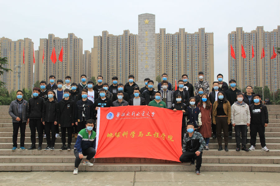 21年4月1日 清明祭扫烈士陵园活动m2.jpg