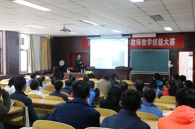 4月6日,马克思主义学院 消防知识讲座 - 副本.JPG