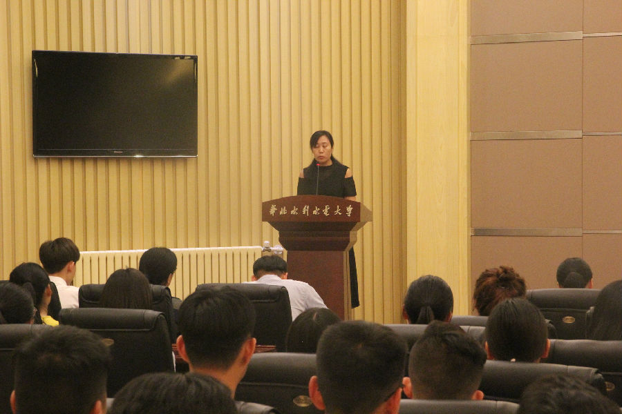 教师代表发言.JPG
