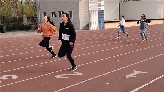 外国语学院联合建筑、艺设、法学院举办2019秋季运动会 跑步