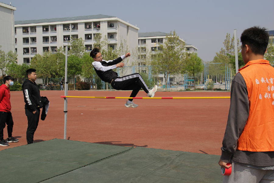 学生跳高