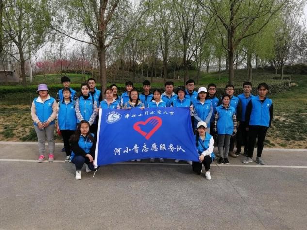 环湖清理活动.jpg