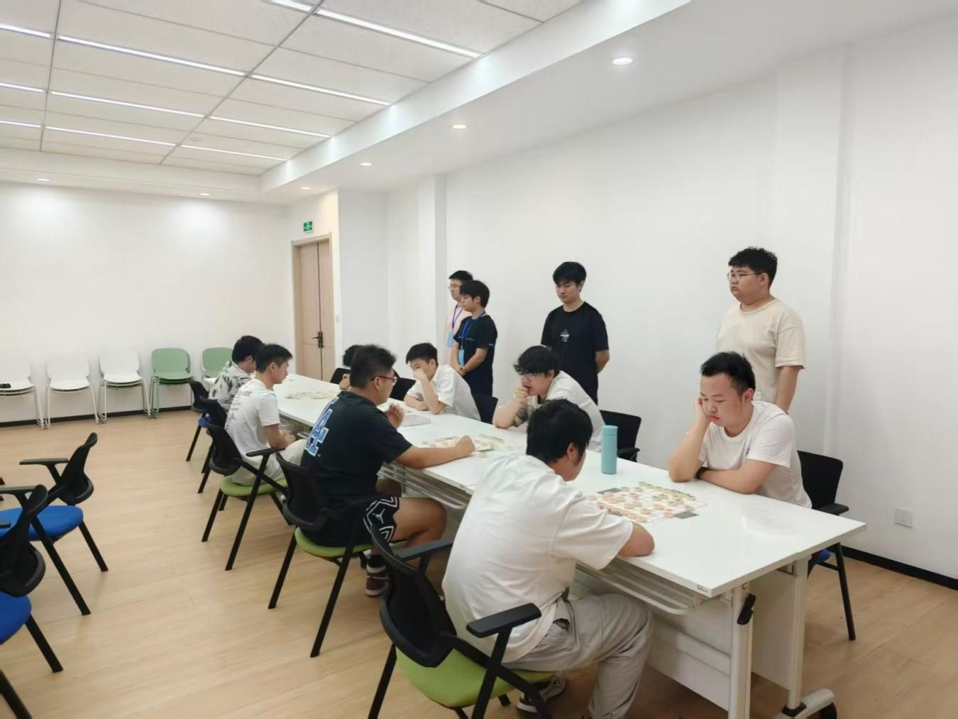 楚河对弈砺心智以棋育人润初心  花园社区“棋逢对手”象棋比赛圆满举办