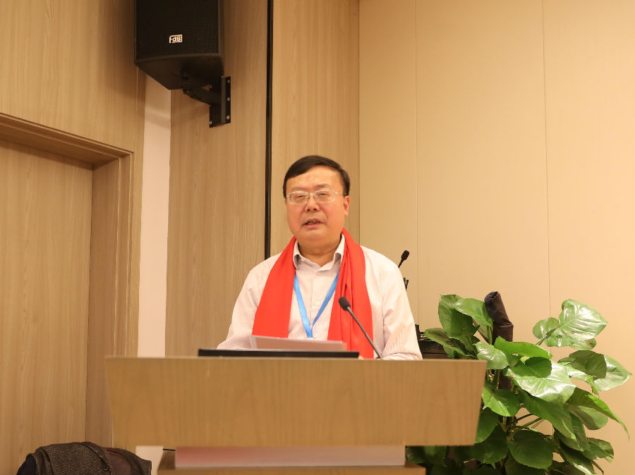 理事长周垂一讲话.jpg