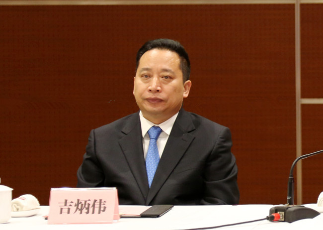 11111中共开封市委书记吉炳伟出席签约仪式_副本_副本.jpg