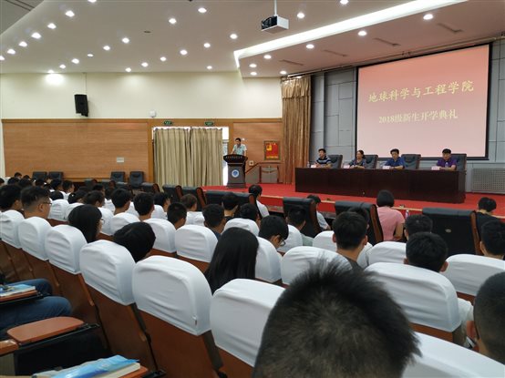 C:\Users\zc\Desktop\附件:新生家长座谈会\开学典礼\IMG_20180911_142448.jpg