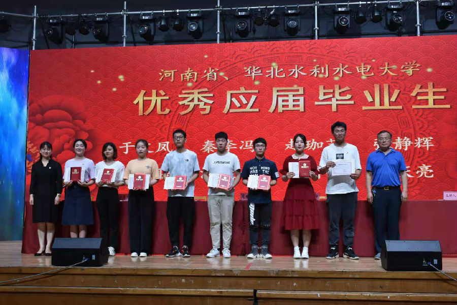 我院举行“七一”表彰大会和2021届毕业生晚会13.jpg