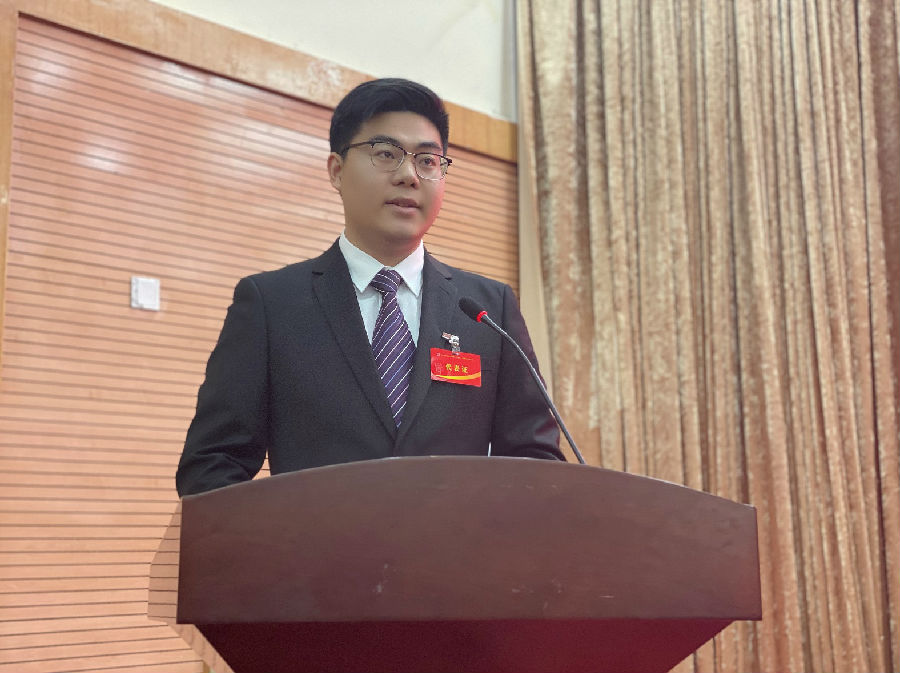 第七届学生委员会执行主席周毅作工作报告.jpg