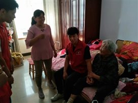 E:\我的\工作\新闻稿\地球科学与工程学院开展“心系老人,情暖中秋”志愿服务活动\“心系老人,情暖中秋”活动照片\亲切交谈2.jpg