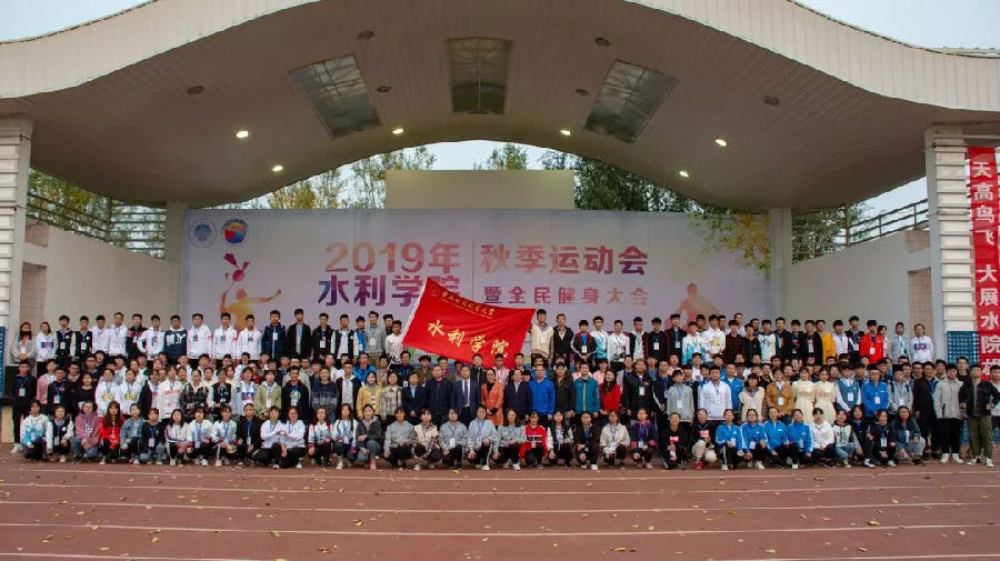 (全体成员合影留念).png