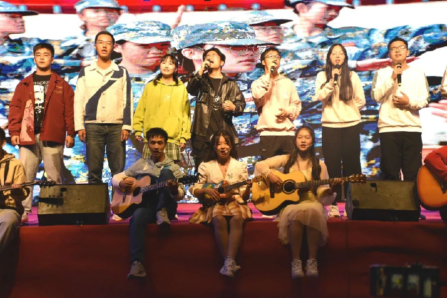 四院部长团倾情上演《倔强》.jpg