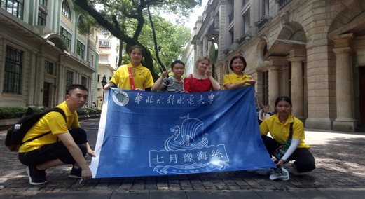 D:975352559FileRecv沙面大街外国友人.jpg