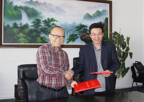 与中海达签约.jpg