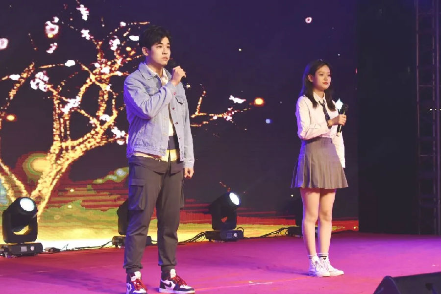 学长、学姐演唱《不为谁而作的歌》.jpg
