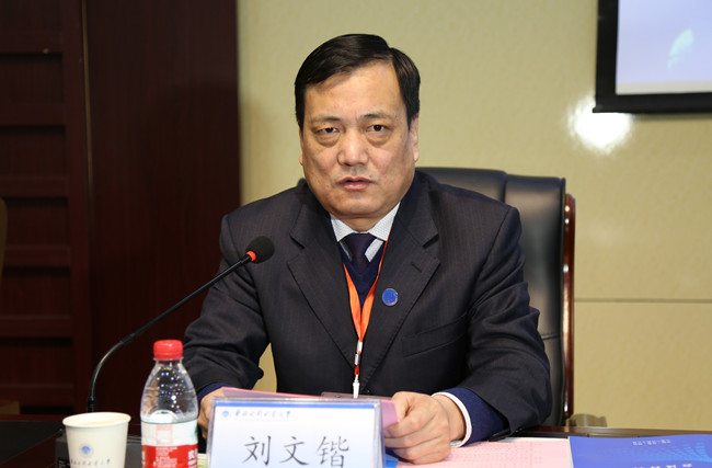 ZB7A3647_副本 刘校长.jpg