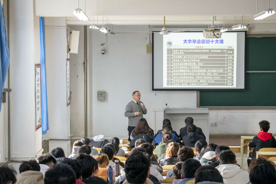 朱老师讲座现场.jpg