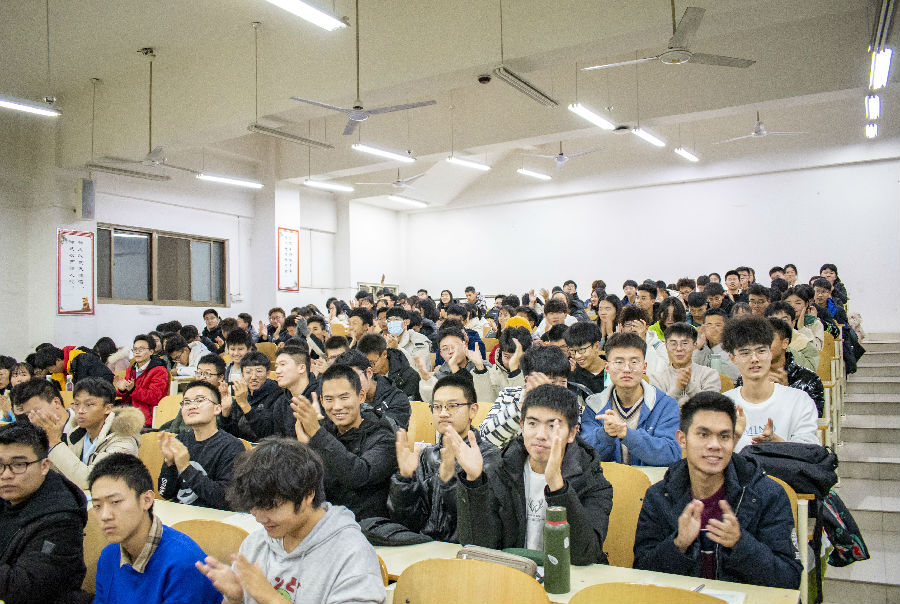 同学们反应热烈.jpg