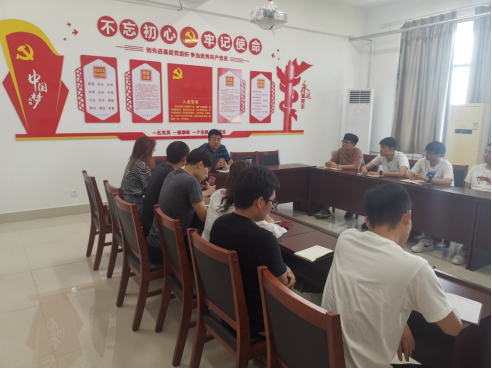 图片10 毕业生座谈会.png