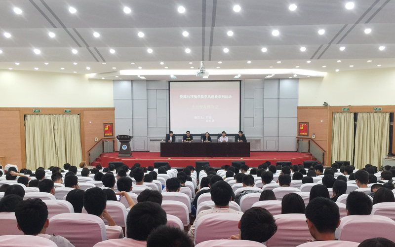 16年5月13日我院举行校友报告会800像素1.jpg