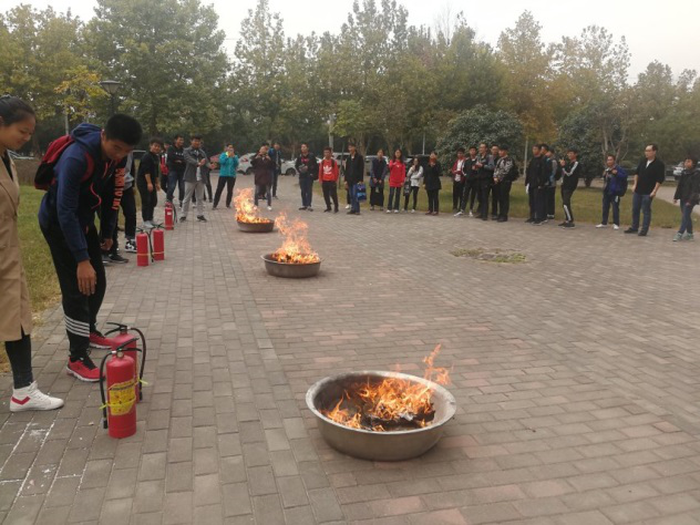 环境工程实验中心成功举办安全教育及消防应急演练8.png