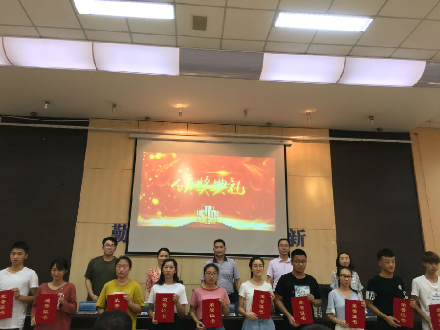 校运会三等奖代表.jpg