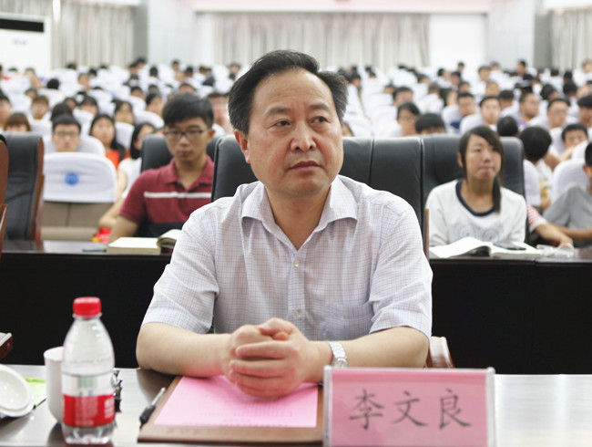 李.jpg