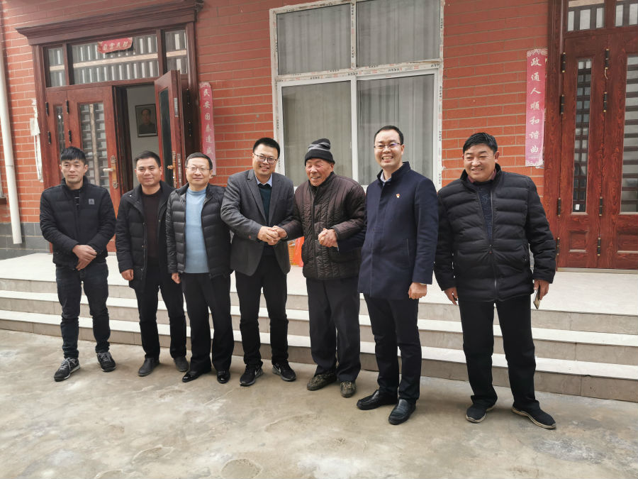 照片1-赴兰考签约揭牌 促校企合作发展.jpg