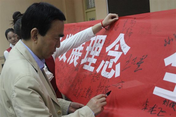 4“世界水日·中国水周”宣传主题师生签字